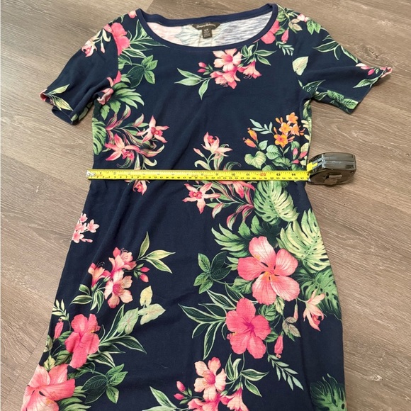 Tommy Bahama Navy Floral dress size Small - Picture 5 of 7